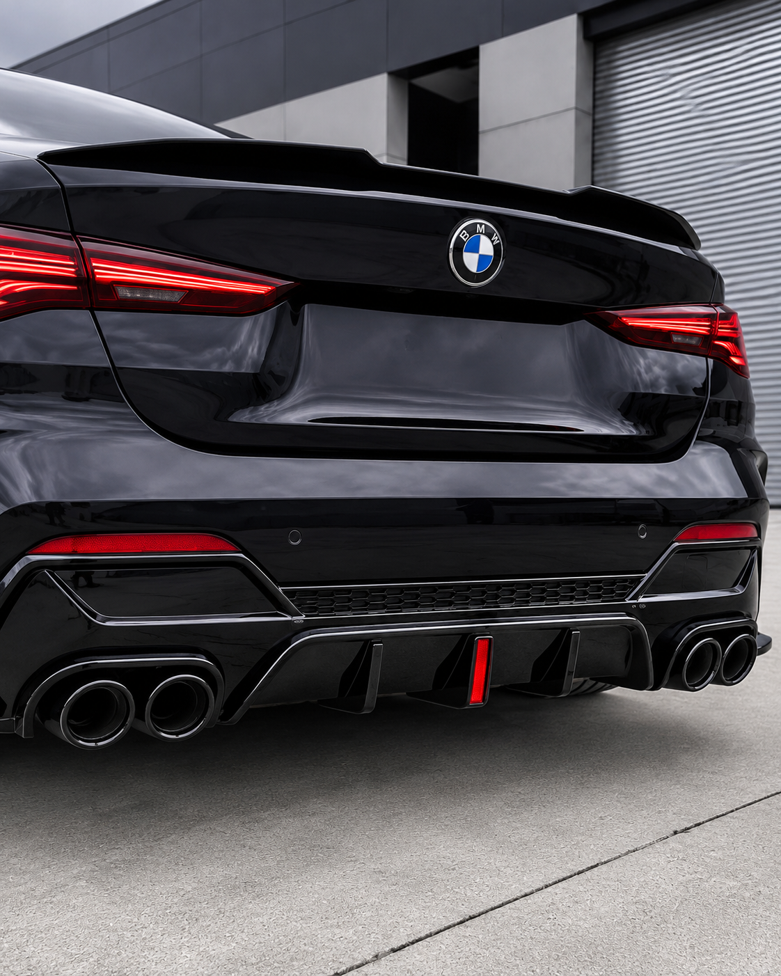 BMW 4-Series G22/G23 LED Diffuser With Exhausf Tips (2020+)